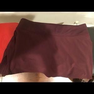 Lululemon Play off the Pleats Skirt cassis 10